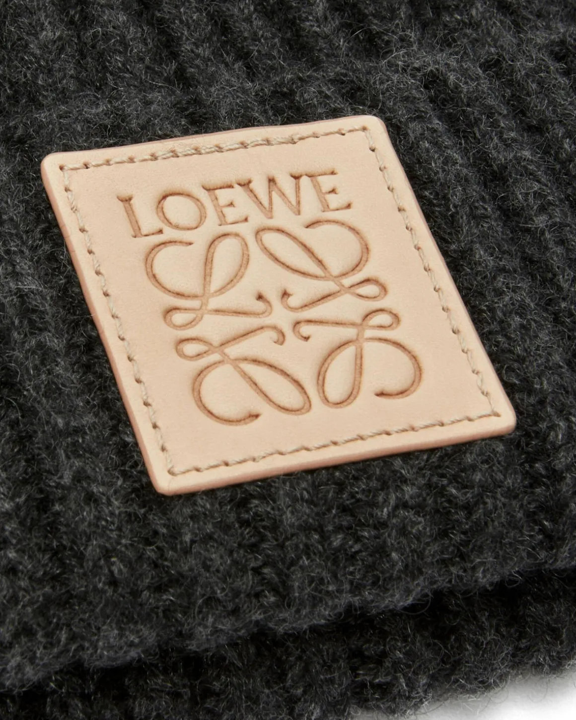 loewe_muts_4.webp LOEWE muts